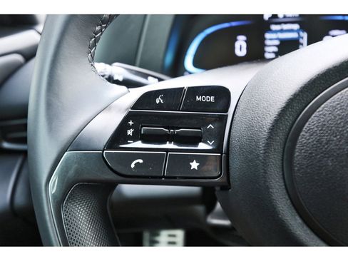 Certified 2025 Hyundai Elantra Sport FWD image 17