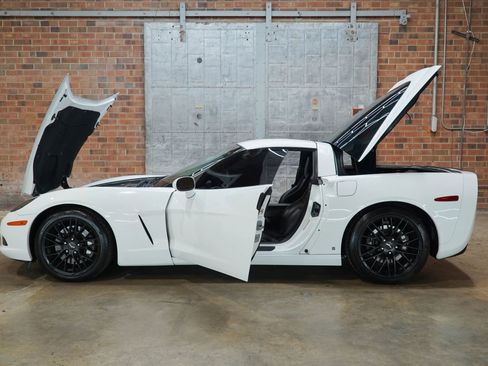 Used 2007 Chevrolet Corvette Coupe w/ Preferred Equipment Group RWD image 27