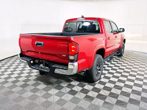 Used 2022 Toyota Tacoma SR5 RWD image 3