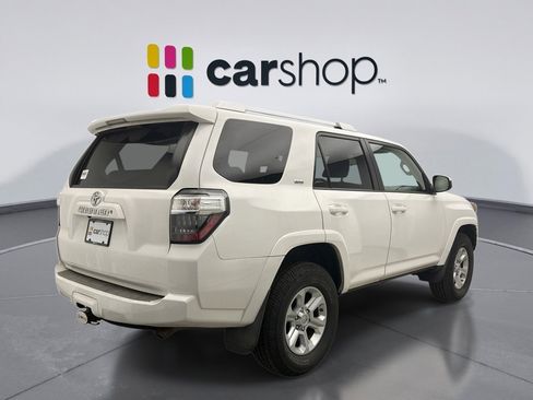 Used 2017 Toyota 4Runner SR5 AWD/4WD image 4