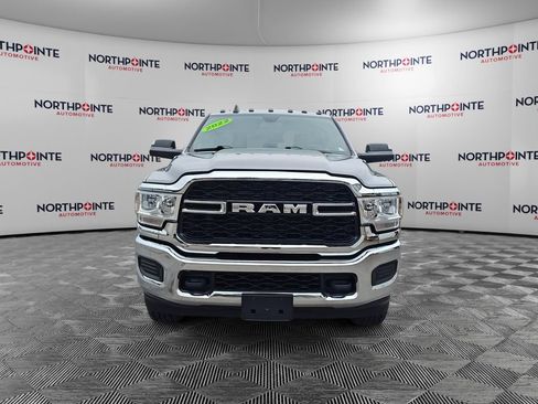 Used 2022 RAM 2500 Tradesman w/ Chrome Appearance Group AWD/4WD image 8