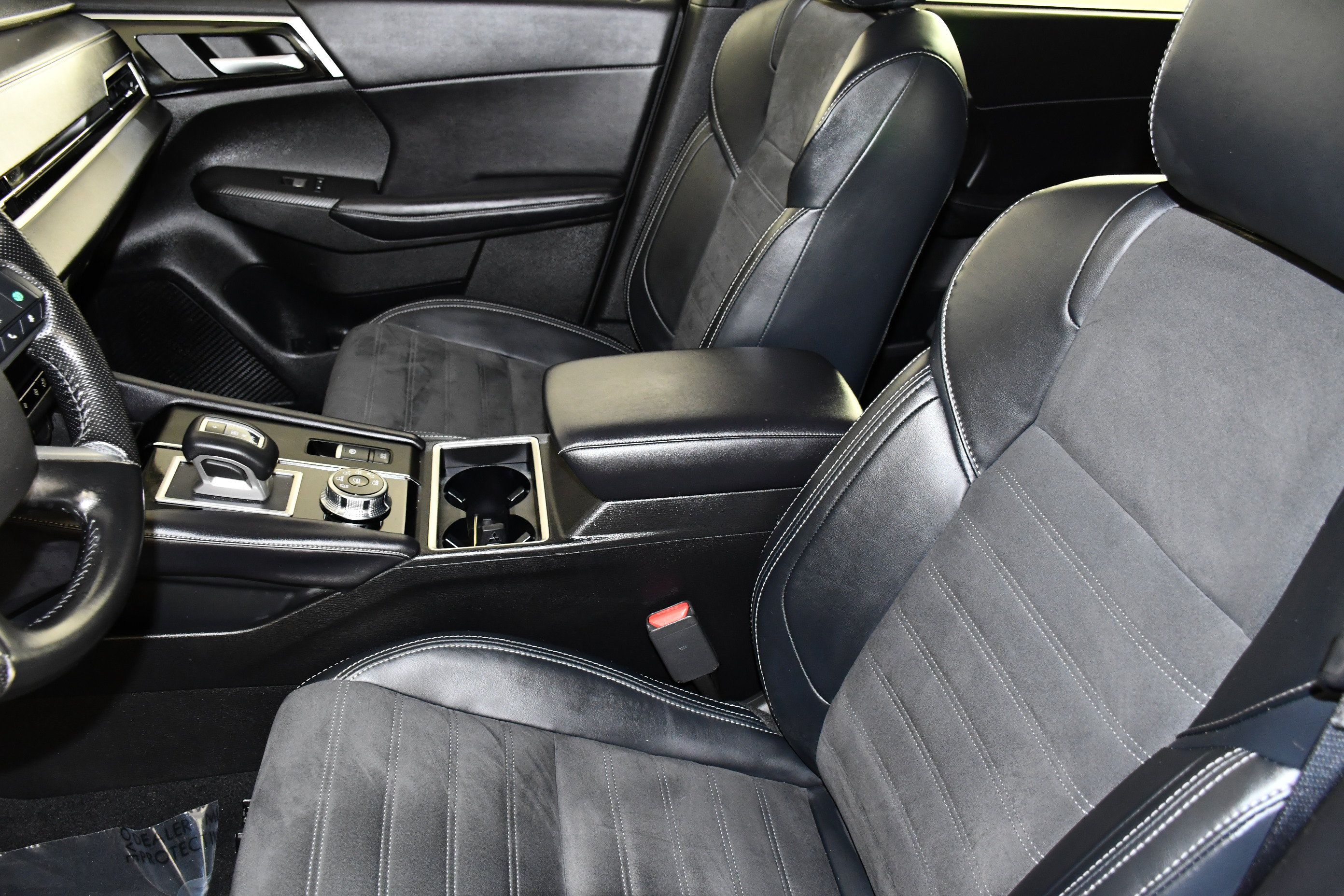 Used 2024 Mitsubishi Outlander SE AWD/4WD image 35