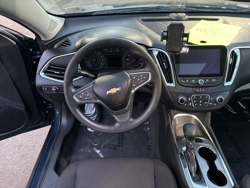 Used 2021 Chevrolet Malibu LT image 18
