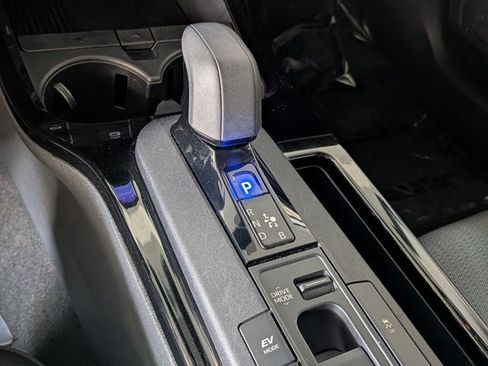 Used 2024 Toyota Prius LE FWD image 14