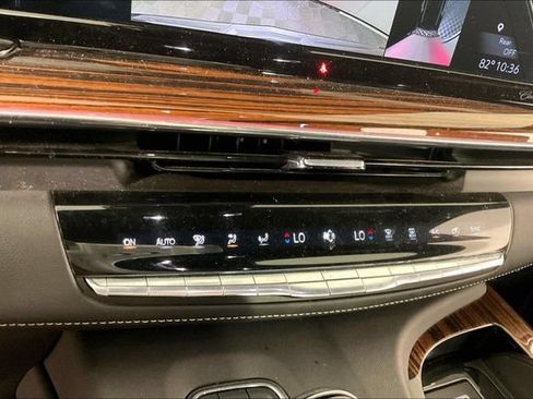 Used 2023 Cadillac Escalade Premium Luxury RWD image 13