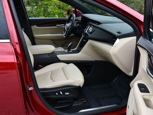 Used 2019 Cadillac XT5 Luxury FWD image 19