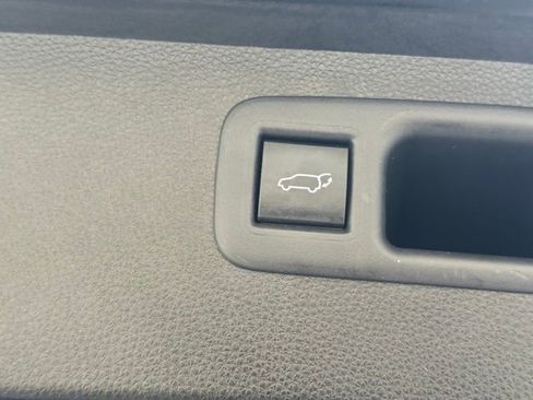 Used 2021 Toyota Highlander XLE image 5