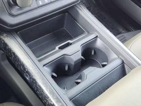 Certified 2025 Land Rover Defender 110 image 22