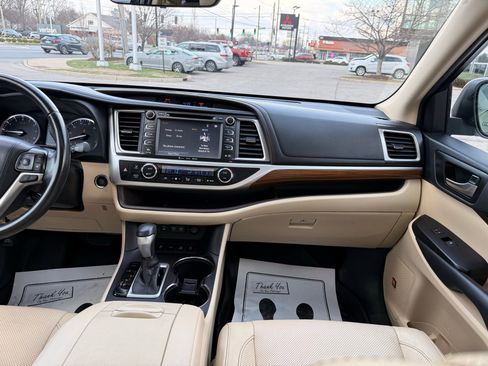 Used 2019 Toyota Highlander Limited image 32