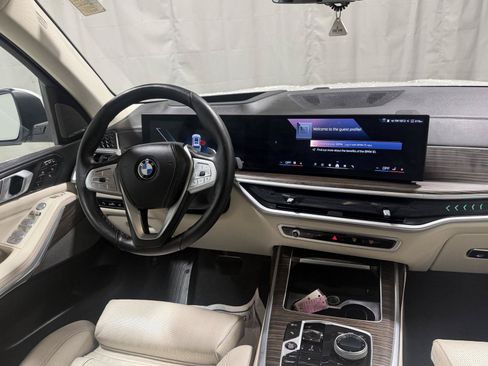 Used 2024 BMW X7 xDrive40i w/ Executive Package AWD/4WD image 3