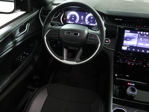 New 2025 Jeep Grand Cherokee L Altitude image 14