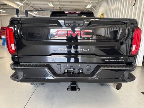 Used 2023 GMC Sierra 2500 Denali w/ Denali Black Diamond Edition AWD/4WD image 12