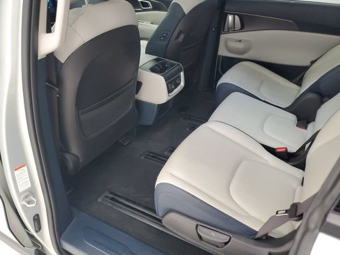 Used 2025 Kia Carnival SX w/ SX Dark Edition Package FWD image 24