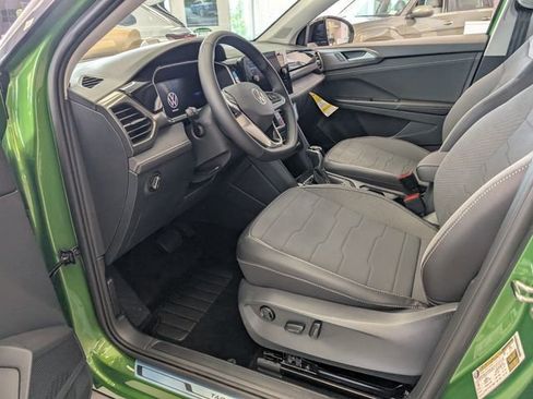 New 2026 Volkswagen Taos SE FWD image 11