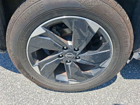 Used 2024 Nissan Rogue SV FWD image 12