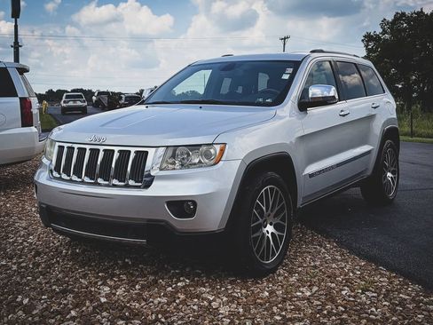 Used 2011 Jeep Grand Cherokee Limited w/ Luxury Group II AWD/4WD image 5