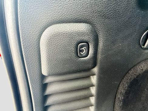 Used 2019 Jeep Grand Cherokee Altitude image 25