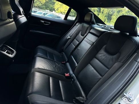 Used 2020 Volvo S60 T5 R-Design image 19