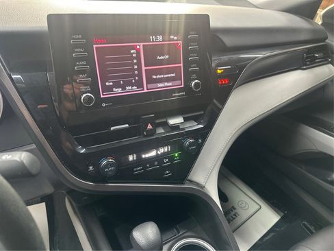Used 2022 Toyota Camry LE image 23