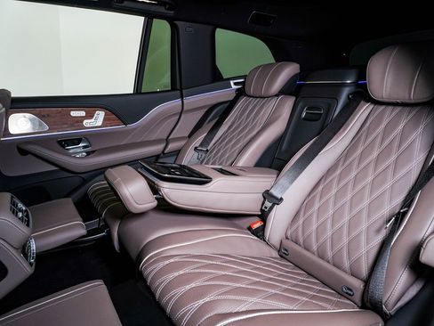 Used 2026 Mercedes-Benz Maybach GLS 600 4MATIC image 21