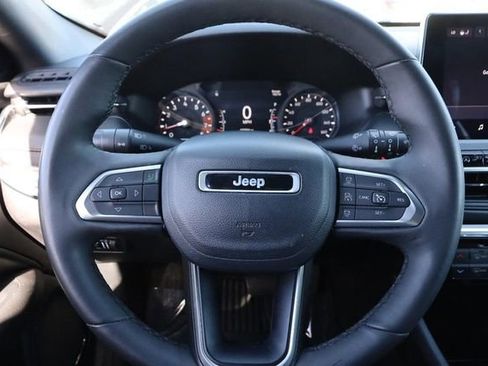 Used 2023 Jeep Compass Limited image 10