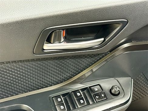 Used 2018 Toyota C-HR XLE image 19