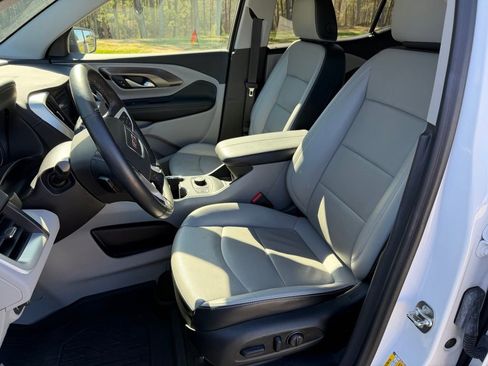 Used 2024 GMC Terrain SLT w/ Infotainment Package II image 10