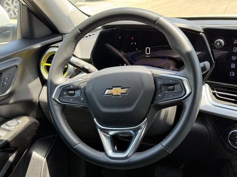 Used 2024 Chevrolet Trax LT w/ LT Convenience Package FWD image 17