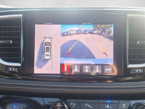 Used 2024 Chrysler Pacifica Limited image 13