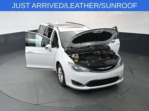Used 2019 Chrysler Pacifica Limited FWD image 17
