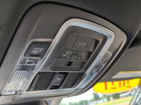 Used 2021 RAM 1500 Laramie w/ Sport Appearance Package AWD/4WD image 31