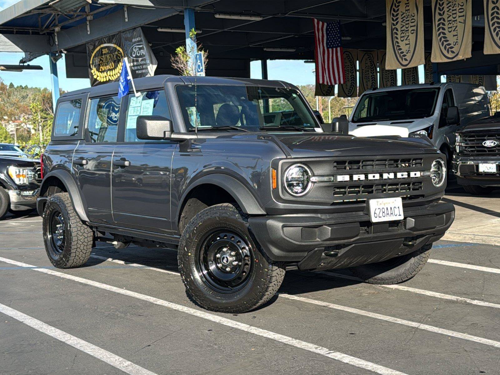 Certified 2025 Ford Bronco 4-Door AWD/4WD image 2