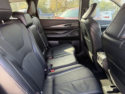 Used 2023 INFINITI QX60 Luxe w/ Performance Audio Package image 9