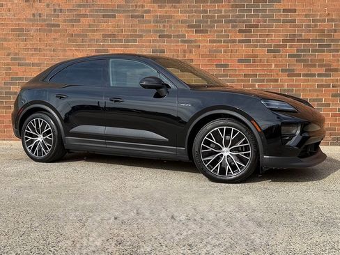 New 2026 Porsche Macan 4 Electric image 9