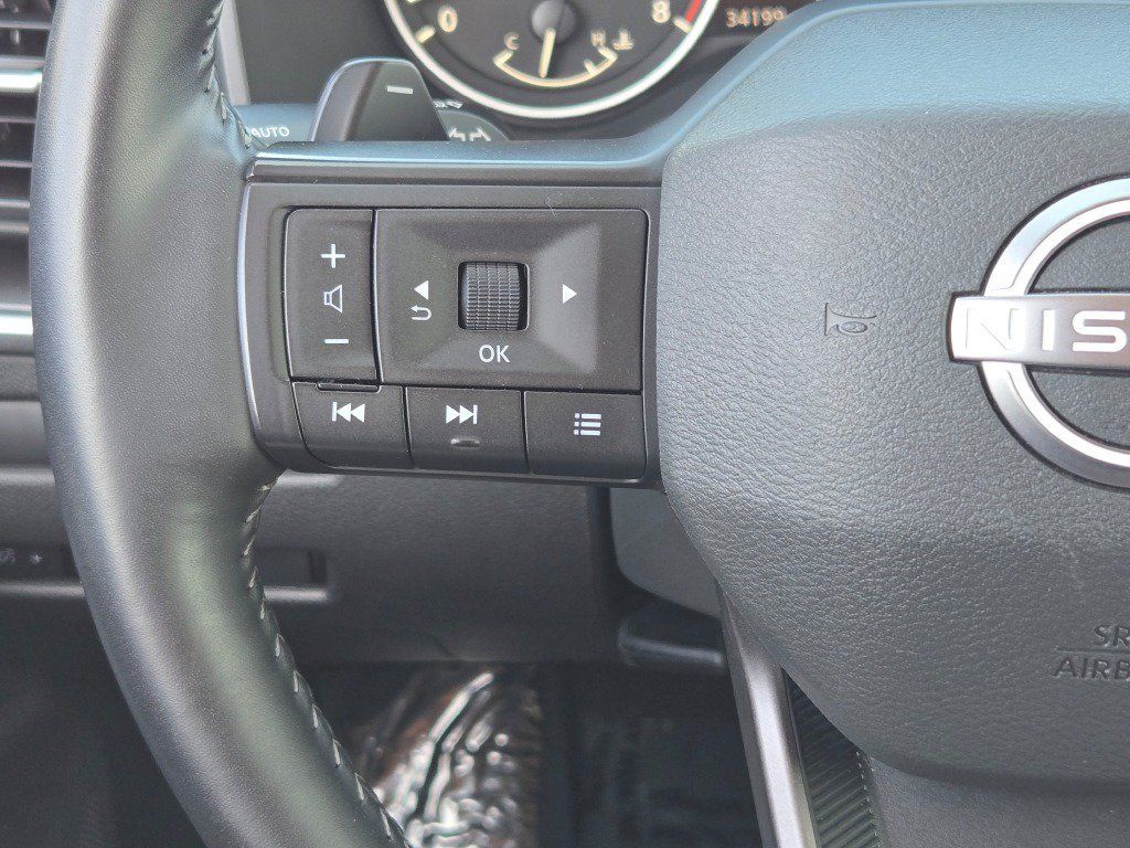 Used 2025 Nissan Rogue SV AWD/4WD image 34