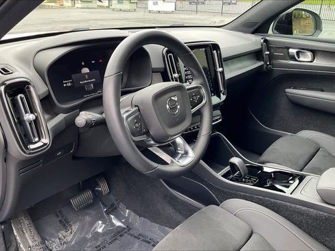 Used 2023 Volvo C40 P8 Recharge Ultimate image 17
