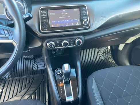 Used 2020 Nissan Kicks S image 24