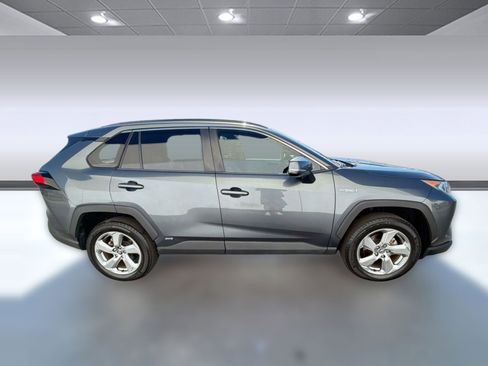 Certified 2021 Toyota RAV4 XLE Premium AWD/4WD image 8