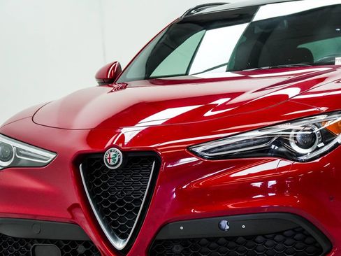 Used 2023 Alfa Romeo Stelvio Ti AWD/4WD image 2