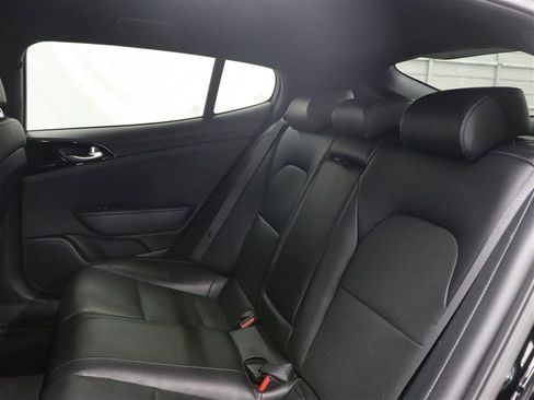 Used 2022 Kia Stinger GT-Line RWD image 18