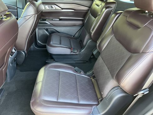 Used 2025 Ford Explorer Platinum image 20