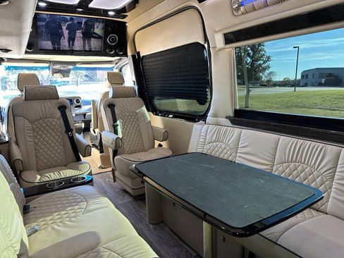 Used 2022 Mercedes-Benz Sprinter 3500 image 61