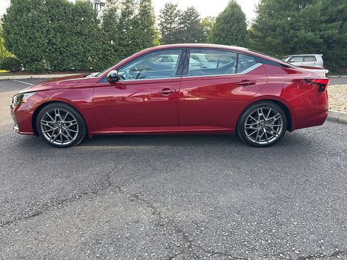 Used 2024 Nissan Altima 2.0 SR FWD image 12