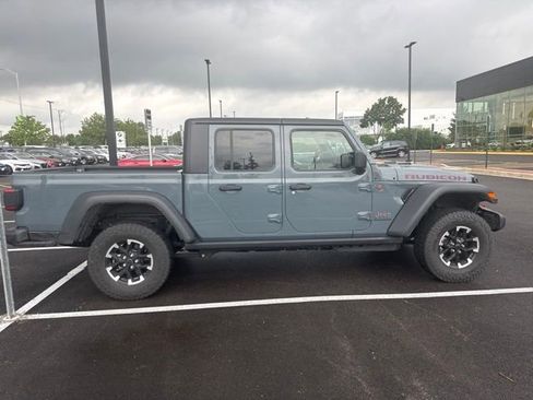 Used 2026 Jeep Gladiator Rubicon AWD/4WD image 15