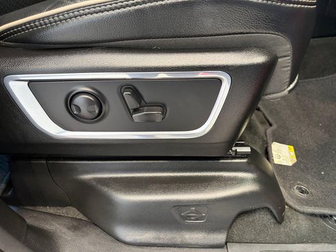 Used 2024 RAM 1500 Laramie AWD/4WD image 32