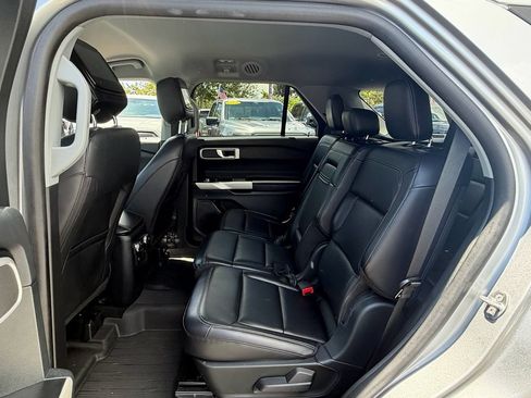 Used 2021 Ford Explorer XLT w/ Equipment Group 202A RWD image 12