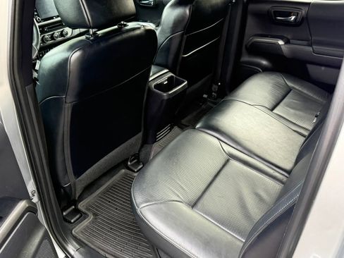 Used 2022 Toyota Tacoma TRD Off-Road w/ TRD Premium Off Road Package AWD/4WD image 24