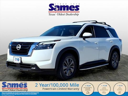 Used 2024 Nissan Pathfinder SV image 2