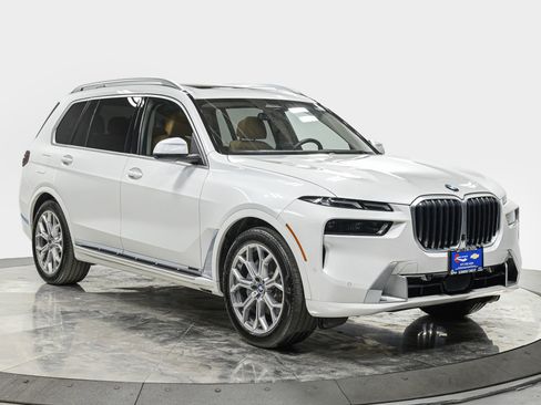Used 2024 BMW X7 xDrive40i w/ Premium Package image 9
