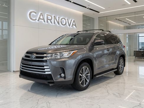 Used 2018 Toyota Highlander XLE AWD/4WD image 2